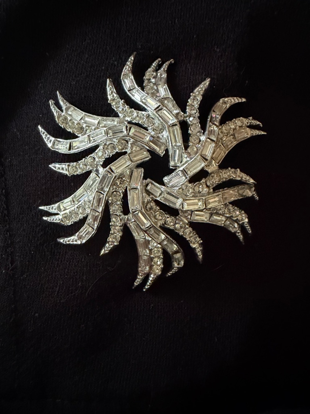 Vintage Sparkling Silver Sunburst Rhinestone Brooch
